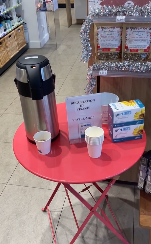 Dégustation de tisane à la pharmacie Dégustation de tisane à la pharmacie