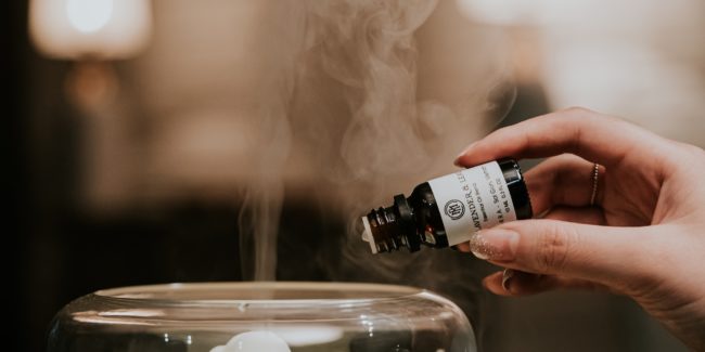Huiles essentielles dans un diffuseur